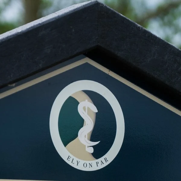 Ely On Par crest on its tee sign