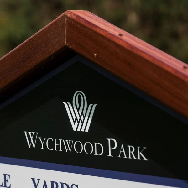 Wychwood Park crest on its tee sign